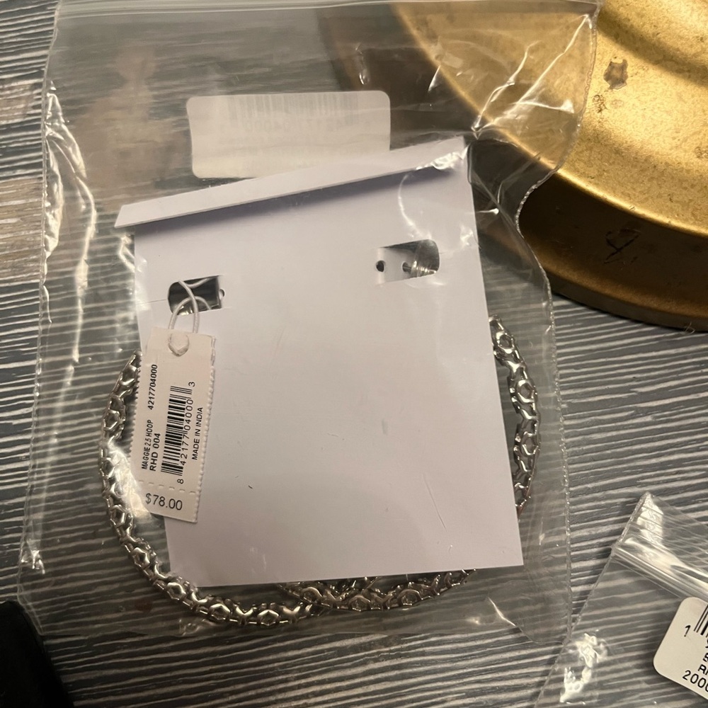 NWT Kendra Scott Maggie 2.5” Hoop Earrings - Picture 2 of 3